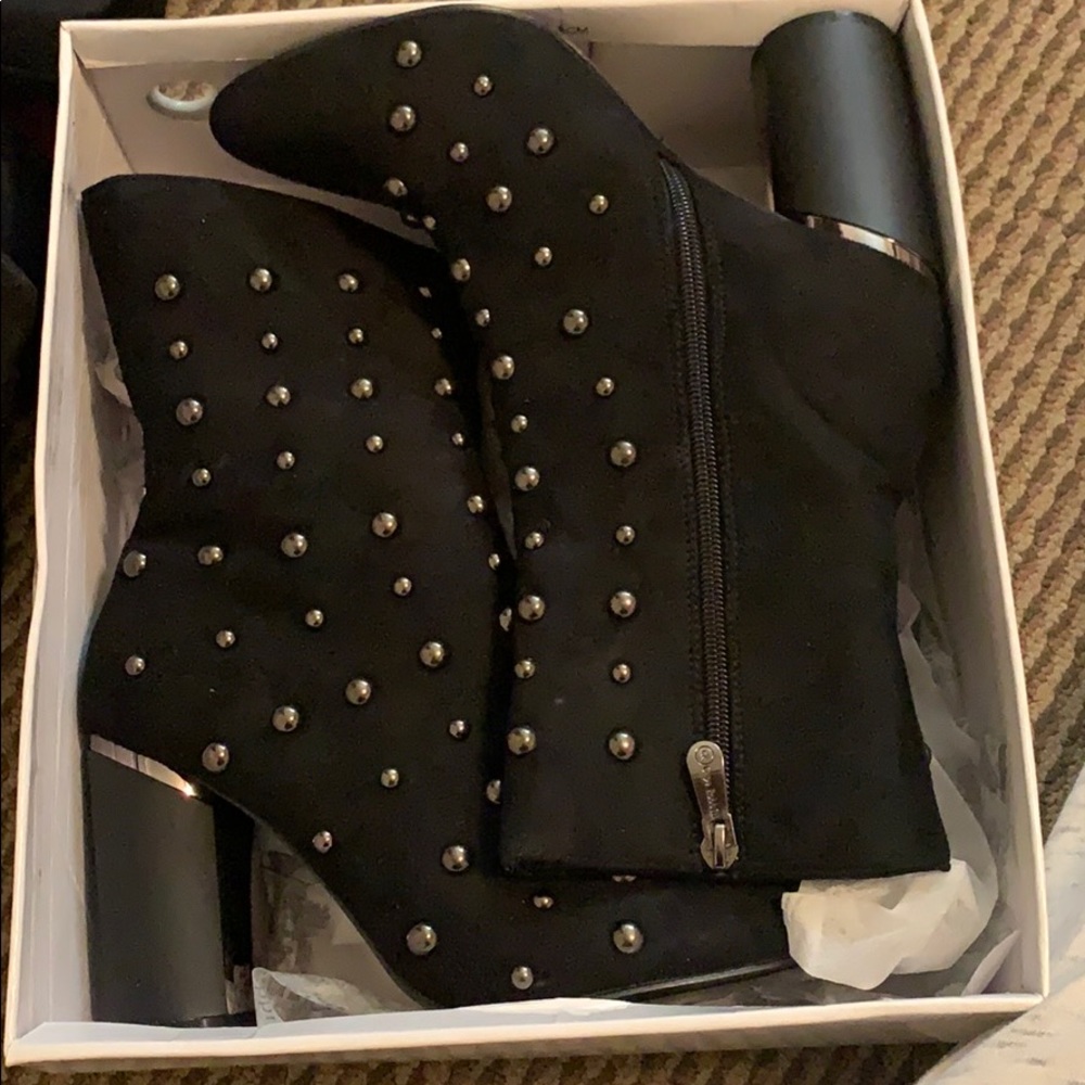Heel booties